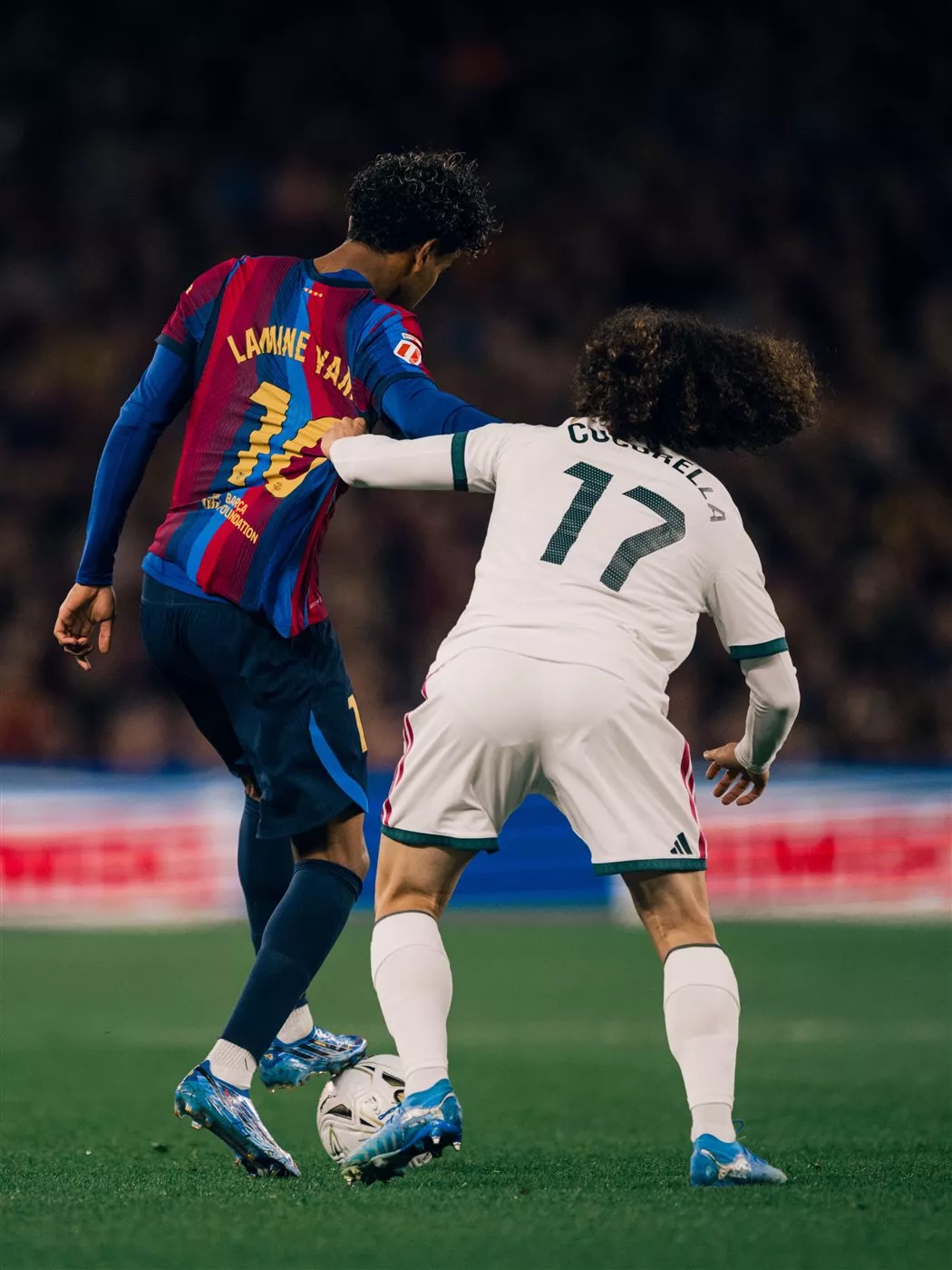 ريال مدريد يحسم الكلاسيكو بالفوز على برشلونة 2-1 ويشعل الليجا (فيديو وصور)