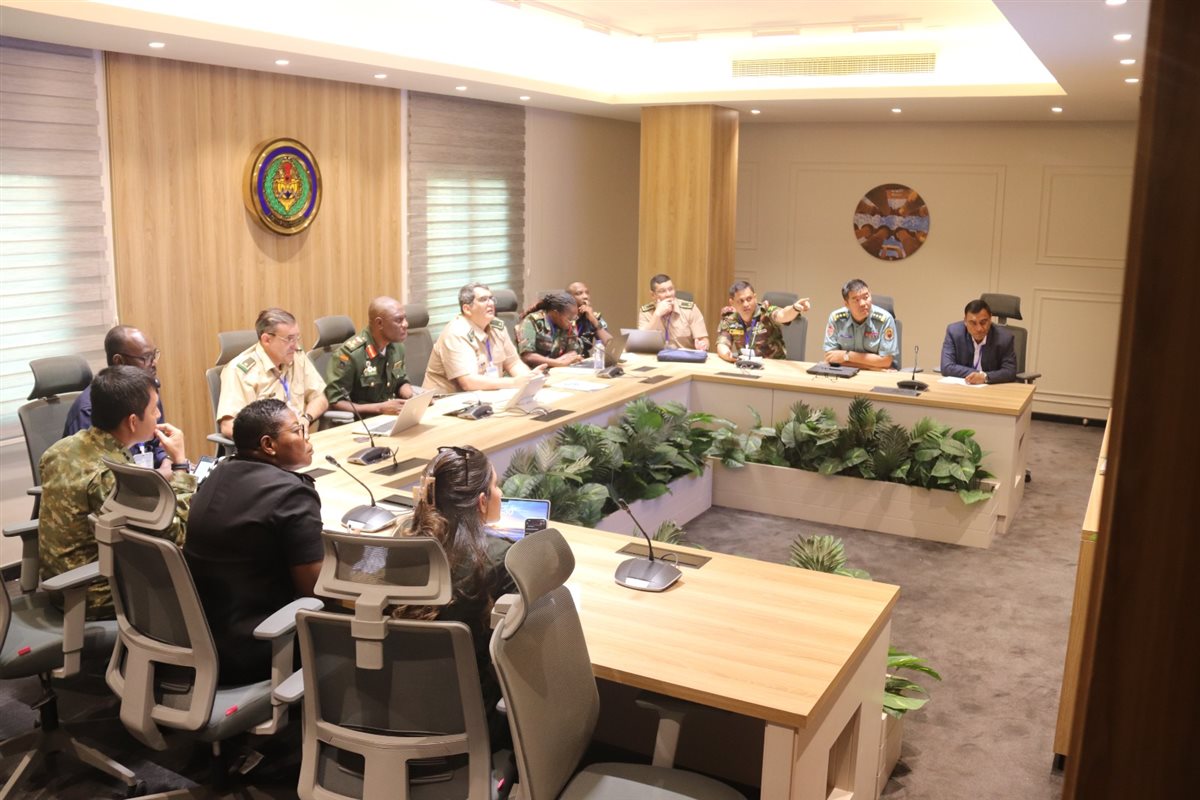 القوات المسلحة تحتفل بتخريج الدورة التدريبية الدولية " كبار المُخططين الوطنيين لعمليات الأمم المتحدة للسلام ".. صور
