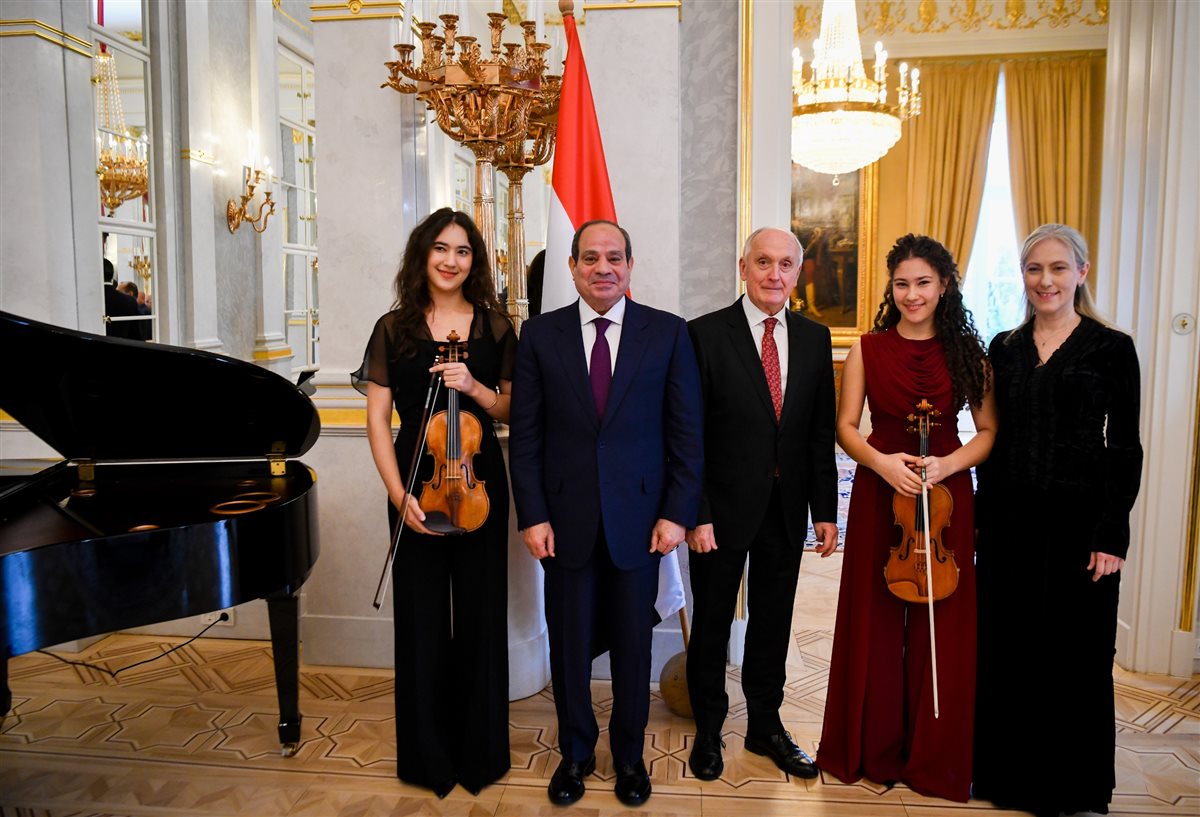 تفاصيل نشاط الرئيس السيسي في روسيا والمجر.. لقاء بوتين وقمة إفريقيا وشراكة استراتيجية مع بودابست 21 تفاصيل نشاط الرئيس السيسي في روسيا والمجر.. لقاء بوتين وقمة إفريقيا وشراكة استراتيجية مع بودابست