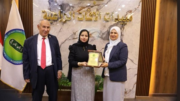 لجنة مبيدات الآفات الزراعية تكرم مهندسة شابة لريادتها في إنتاج الأعداء الحيوية