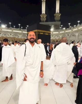 عمرو وهبة يؤدي مناسك العمرة بالسعودية - صورة 1 wahba