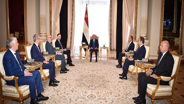 فخامة الرئيس الزعيم عبد الفتاح السيسي يستقبل مبعوث بوتين لبحث التعاون الثنائي ومشروعات البريكس 1 فخامة الرئيس الزعيم عبد الفتاح السيسي يستقبل مبعوث بوتين لبحث التعاون الثنائي ومشروعات البريكس