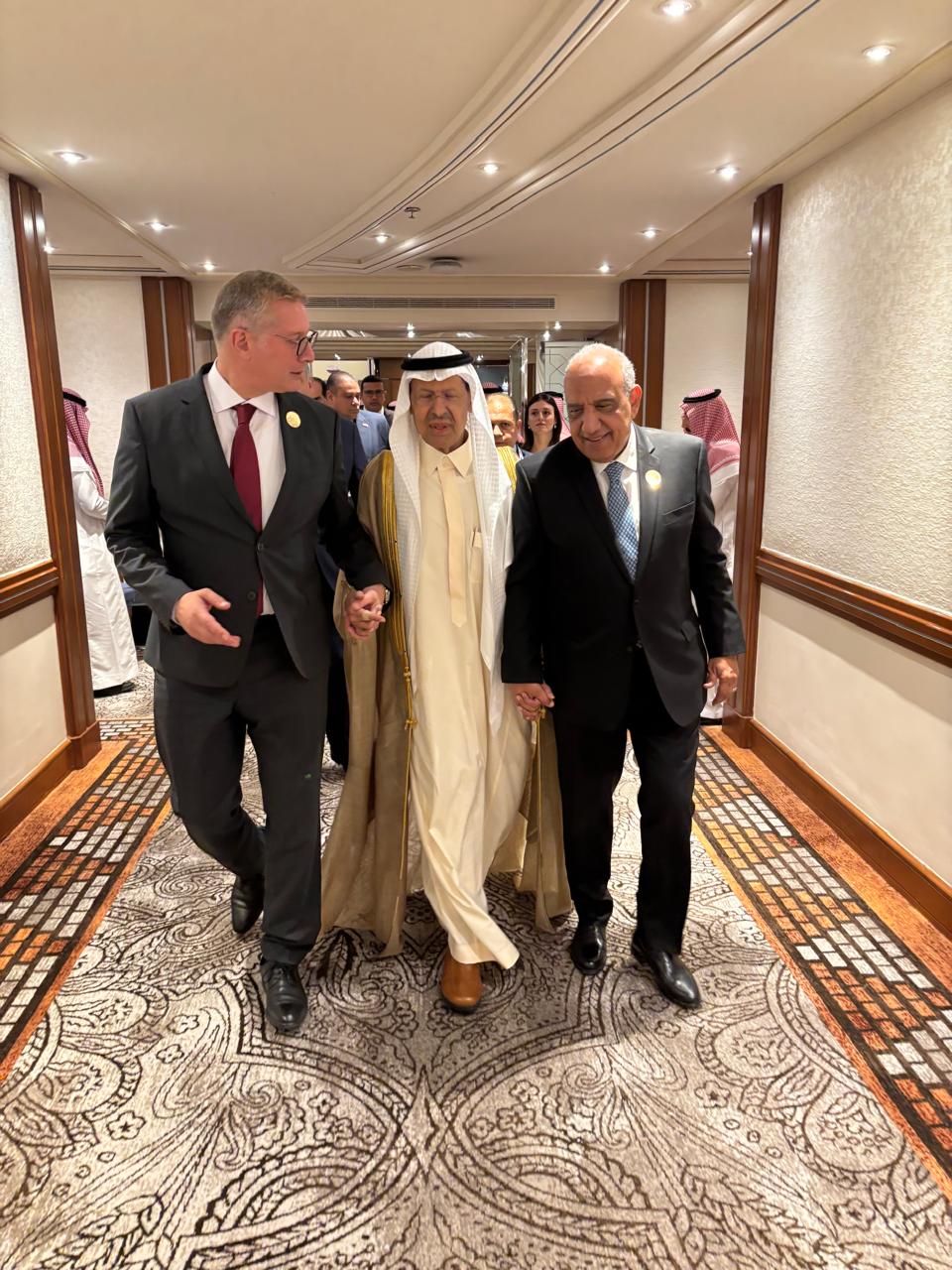 مصر والسعودية تبحثان توسيع الشراكة في البترول والغاز والكهرباء والطاقة المتجددة
