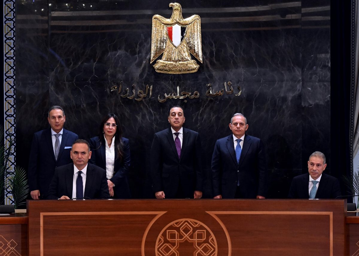  توقيع عقود بين شركة 