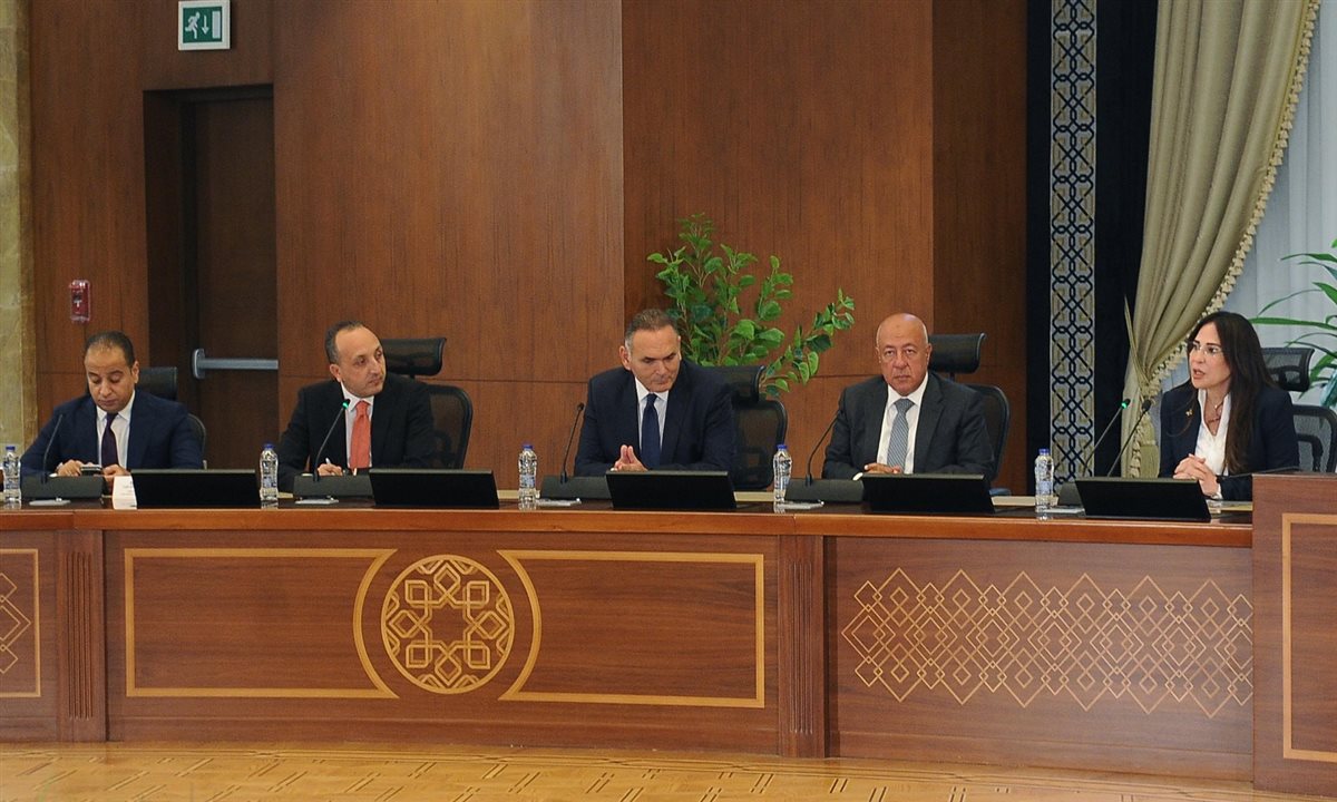  توقيع عقود بين شركة 