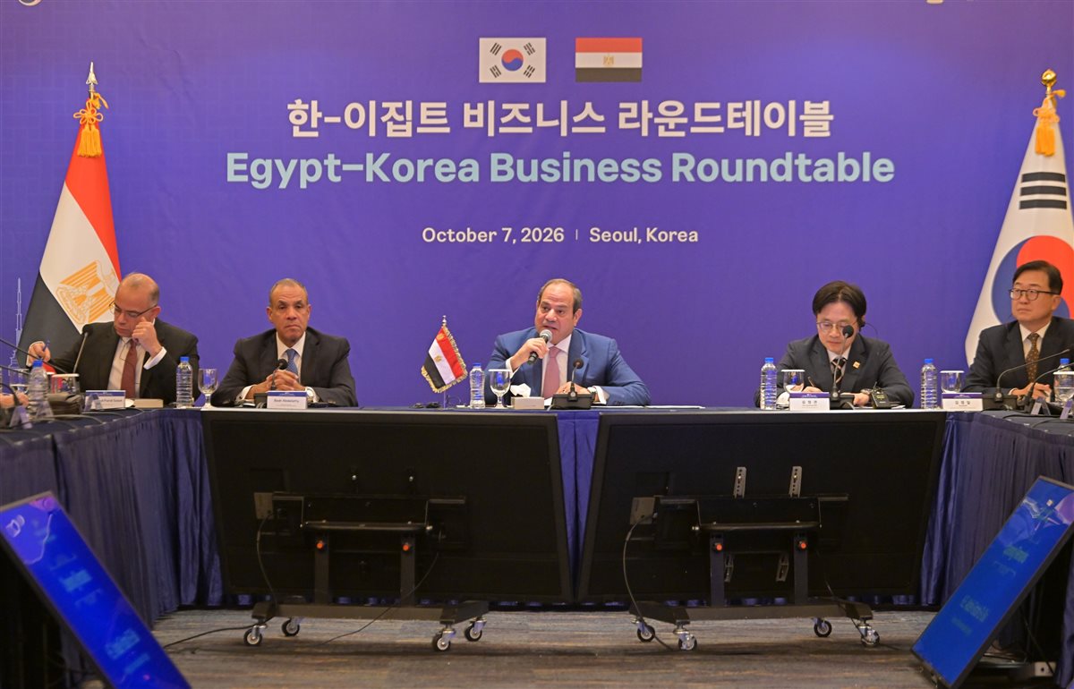 تفاصيل مشاركة السيسي في مائدة مستديرة مع رؤساء كبريات الشركات الكورية.. فيديو وصور
