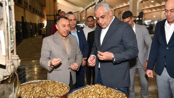 وزير الإنتاج الحربي يتفقد خطوط الذخائر والسبائك والمكابس بمصنع 27 الحربي