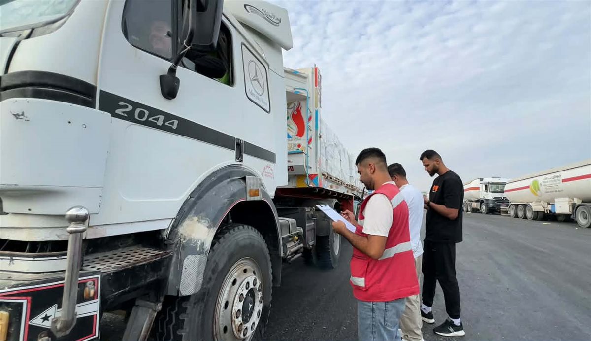 2850 طنًا من المساعدات إلى غزة، تفاصيل قافلة «زاد العزة 295» 1 مساعدات شتوية لأهل غزة، 2100 بطانية و440 قطعة ملابس و1188 خيمة، مصر24