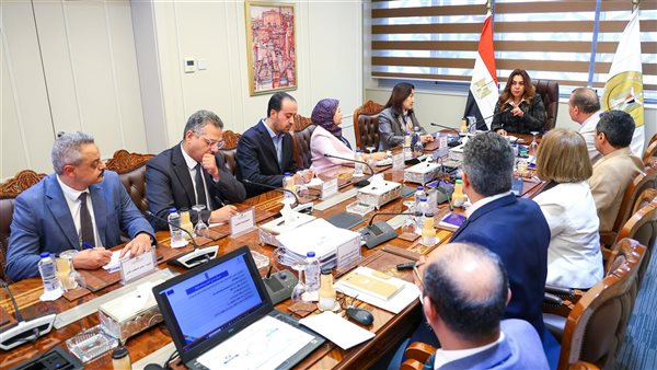 استعراض معدلات تنفيذ مشروعات التنمية الاقتصادية المحلية بالمحافظات