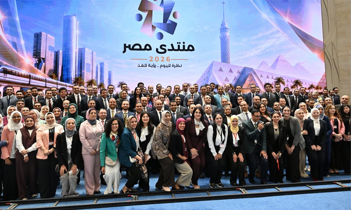 رئيس الوزراء يشكر فرق العمل المُنظمة لـ "منتدى مصر 2026".. صور 7 رئيس الوزراء يشكر فرق العمل المُنظمة لـ "منتدى مصر 2026".. صور