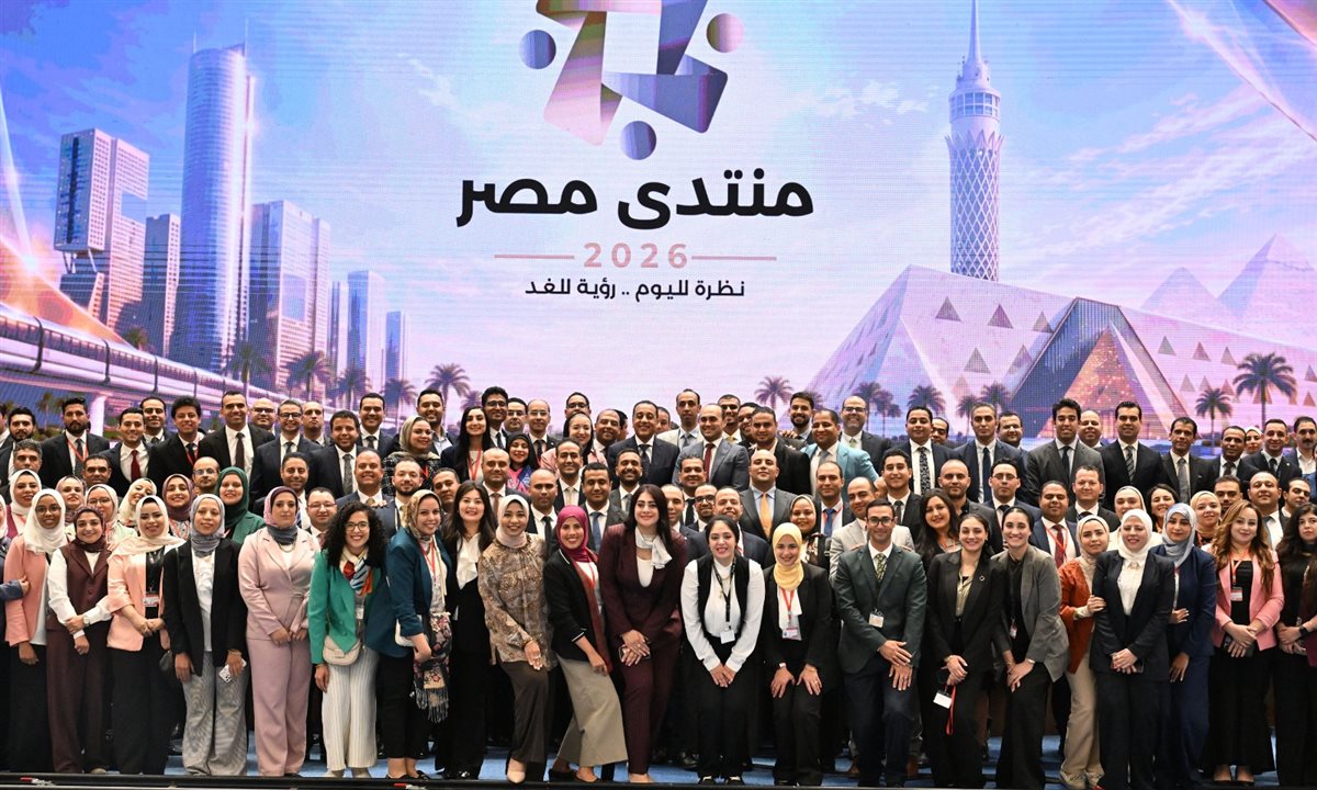 رئيس الوزراء يشكر فرق العمل المُنظمة لـ "منتدى مصر 2026".. صور 3 رئيس الوزراء يشكر فرق العمل المُنظمة لـ "منتدى مصر 2026".. صور