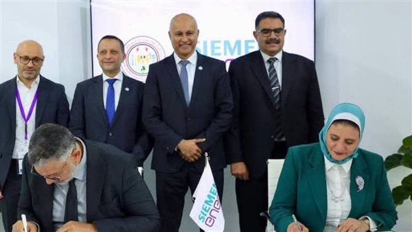 نقل الكهرباء تدعم استقرار الشبكة في الصعيد بتشغيل محول احتياطي بمحطة أسيوط شرق 1 نقل الكهرباء تدعم استقرار الشبكة في الصعيد بتشغيل محول احتياطي بمحطة أسيوط شرق