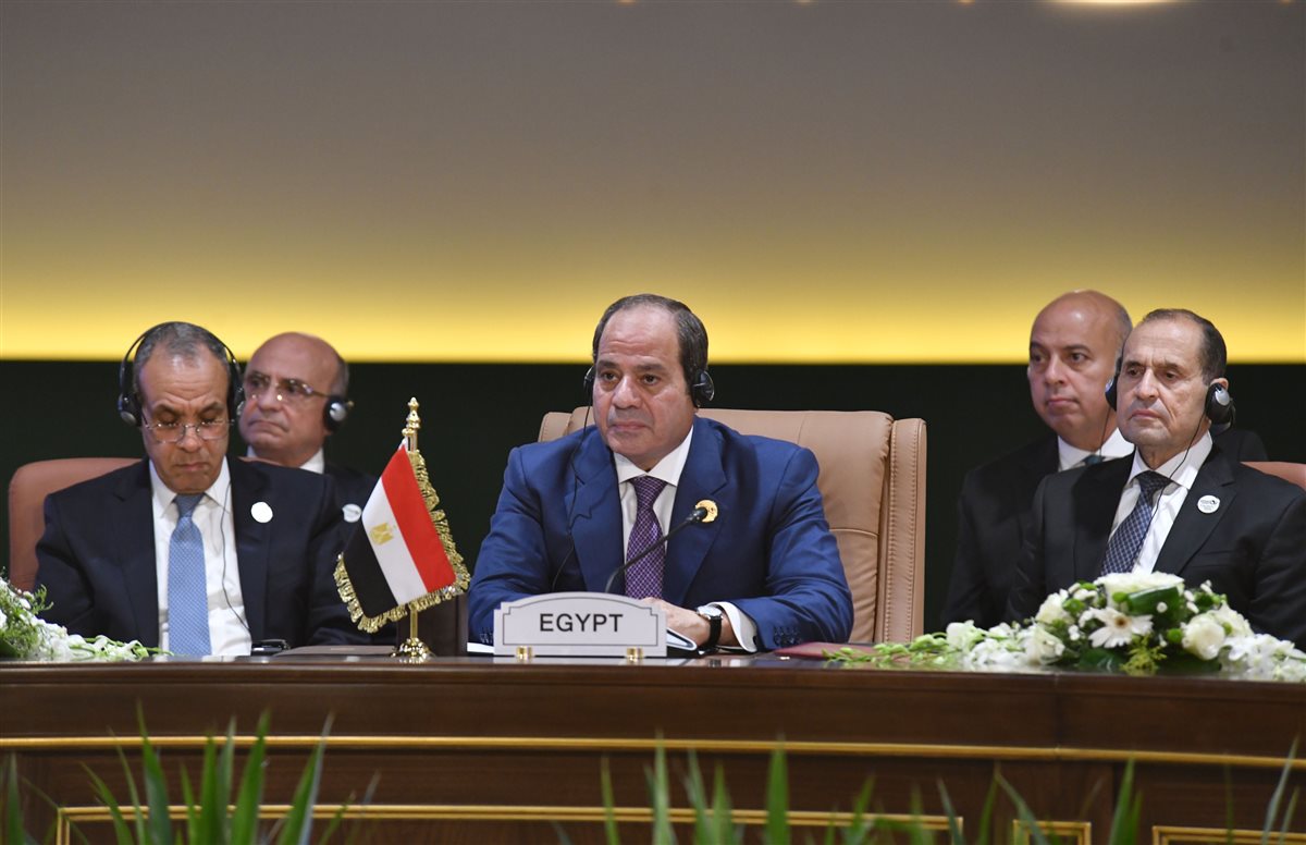 تفاصيل أنشطة الرئيس السيسي في فعاليات أفريقية كبري بالعلمين (فيديو وصور) 22 تفاصيل أنشطة الرئيس السيسي في فعاليات أفريقية كبري بالعلمين (فيديو وصور)