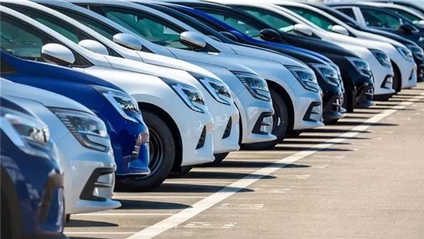 بعد قفزة الدولار.. تجار سيارات يوقفون البيع لحين إعادة التسعير| خاص 1 بعد قفزة الدولار.. تجار سيارات يوقفون البيع لحين إعادة التسعير| خاص