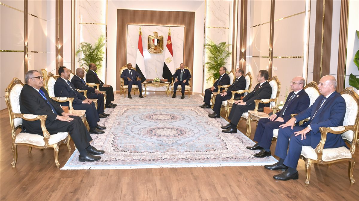 تفاصيل أنشطة الرئيس السيسي في فعاليات أفريقية كبري بالعلمين (فيديو وصور) 41 تفاصيل أنشطة الرئيس السيسي في فعاليات أفريقية كبري بالعلمين (فيديو وصور)