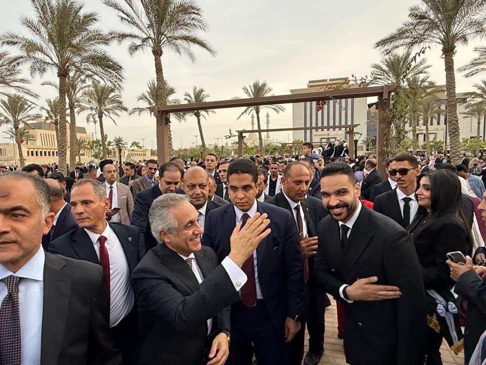 وزير العدل يصافح أهالي أعضاء الهيئات القضائية الجدد ويشاركهم فرحة حلف اليمين