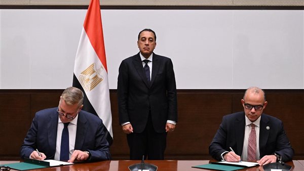 رئيس الوزراء يشهد توقيع بروتوكول تعاون بين "البترول" و"الاستثمار" لإتاحة آليات تمويل متنوعة 1 رئيس الوزراء يشهد توقيع بروتوكول تعاون بين "البترول" و"الاستثمار" لإتاحة آليات تمويل متنوعة