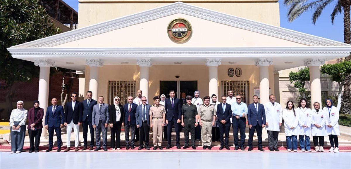 مركز البحوث الطبية والطب التجديدي للقوات المسلحة يستقبل وزير الشباب والرياضة.. صور