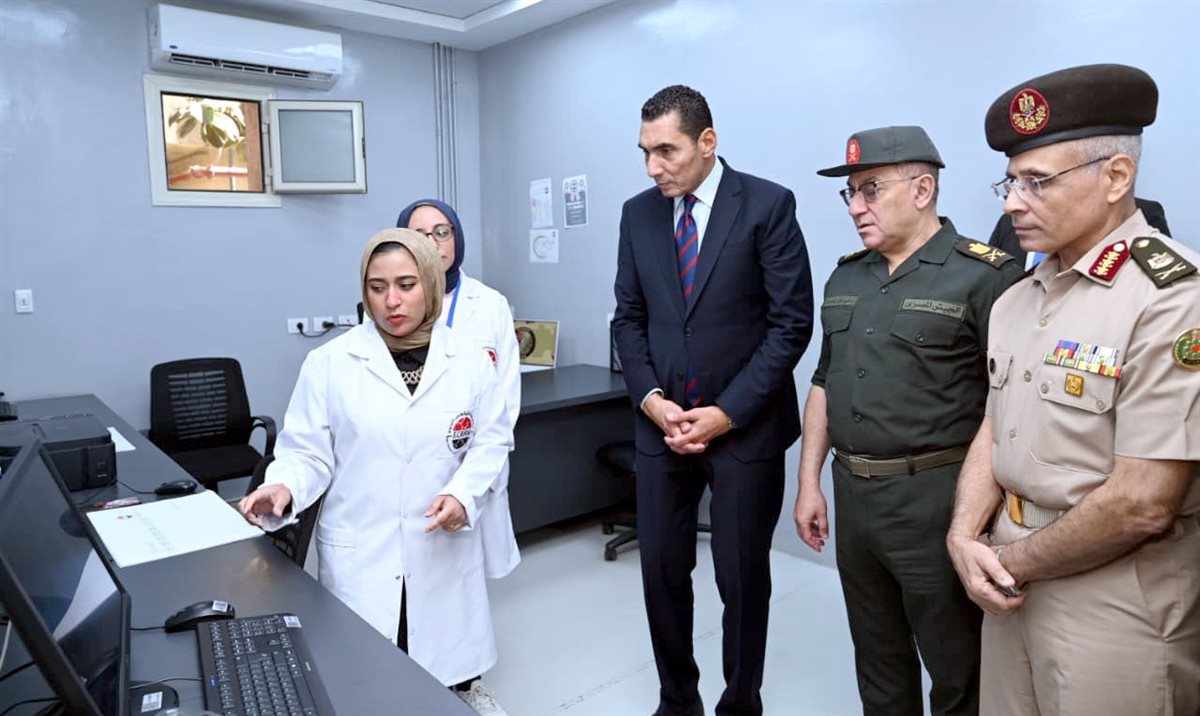 مركز البحوث الطبية والطب التجديدي للقوات المسلحة يستقبل وزير الشباب والرياضة.. صور