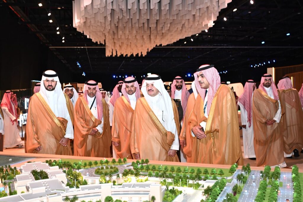 أمير الشرقية يدشن شركة «أشراق للتنمية والتطوير» ويشهد وضع حجر الأساس والإعلان عن مشاريع واتفاقيات استثمارية نوعية 9 أمير الشرقية يدشن شركة «أشراق للتنمية والتطوير» ويشهد وضع حجر الأساس والإعلان عن مشاريع واتفاقيات استثمارية نوعية