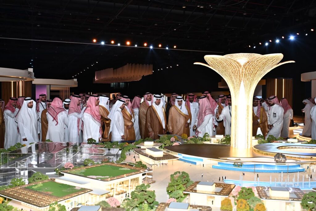 أمير الشرقية يدشن شركة «أشراق للتنمية والتطوير» ويشهد وضع حجر الأساس والإعلان عن مشاريع واتفاقيات استثمارية نوعية 2 أمير الشرقية يدشن شركة «أشراق للتنمية والتطوير» ويشهد وضع حجر الأساس والإعلان عن مشاريع واتفاقيات استثمارية نوعية