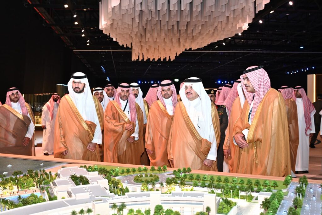 أمير الشرقية يدشن شركة «أشراق للتنمية والتطوير» ويشهد وضع حجر الأساس والإعلان عن مشاريع واتفاقيات استثمارية نوعية 8 أمير الشرقية يدشن شركة «أشراق للتنمية والتطوير» ويشهد وضع حجر الأساس والإعلان عن مشاريع واتفاقيات استثمارية نوعية