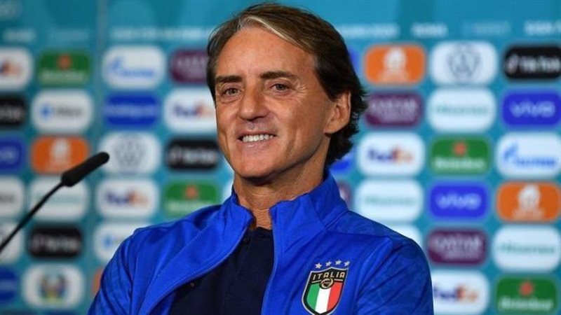 إيطاليا وفرنسا، كيف يكفر مانشيني في صدام الديوك الليلة؟