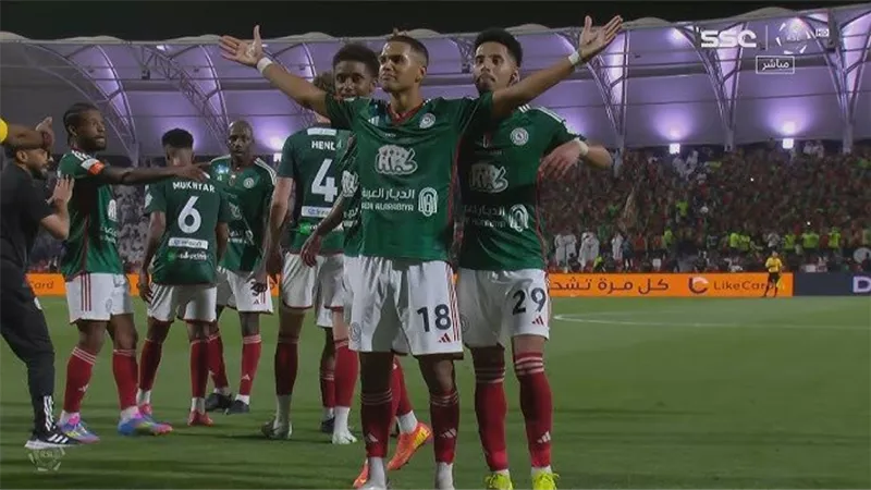 التعاون يتعادل مع الاتفاق 1-1 في الدوري السعودي 1 التعاون يتعادل مع الاتفاق 1-1 في الدوري السعودي