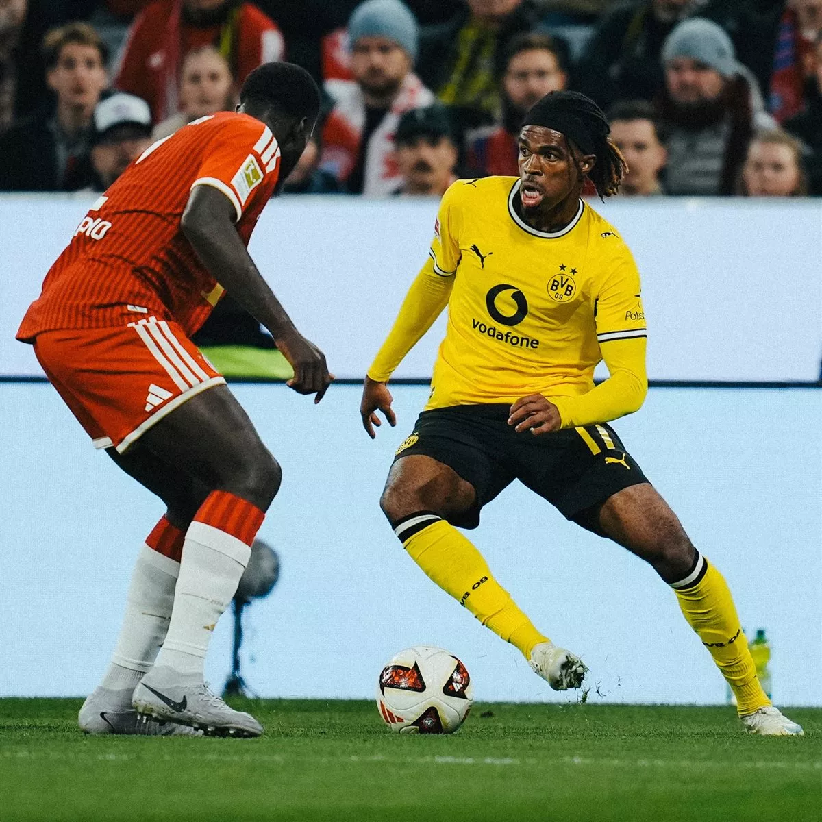 الدوري الألماني، بايرن ميونخ يتقدم على دورتموند 0/1 في الشوط الأول 1 الدوري الألماني، بايرن ميونخ يتقدم على دورتموند 0/1 في الشوط الأول