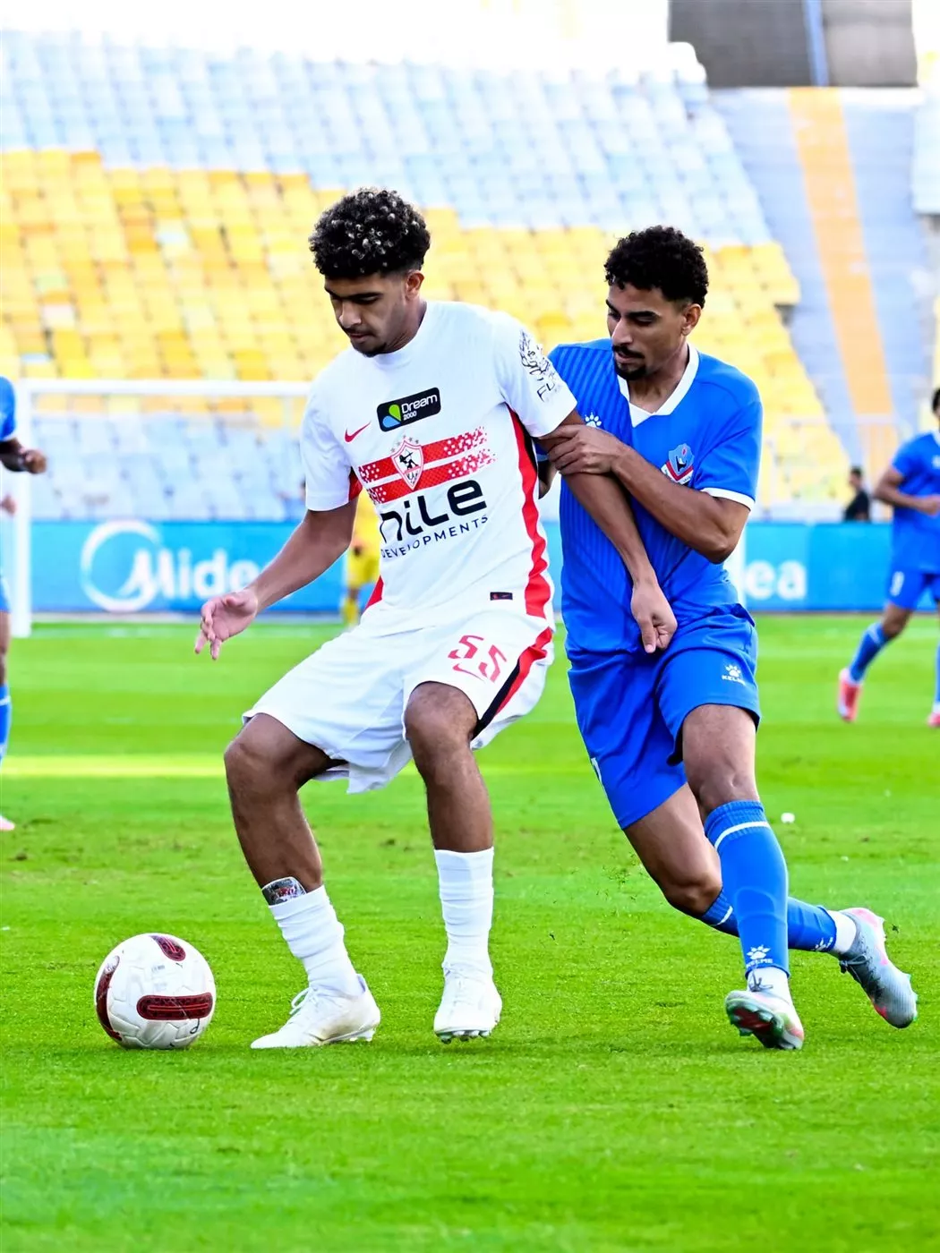الزمالك يبحث عن الهدف الثاني في شباك بترول أسيوط بعد مرور 75 دقيقة (صور) 1 الزمالك يبحث عن الهدف الثاني في شباك بترول أسيوط بعد مرور 75 دقيقة (صور)