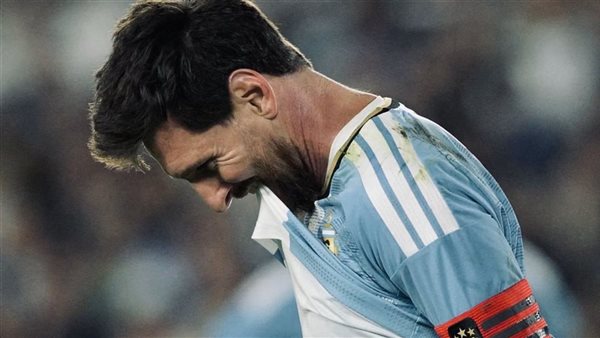 بالدموع.. جمهور الأرجنتين يودع الأسطورة ميسي في الظهور الدولي ألأخير أمام بنين