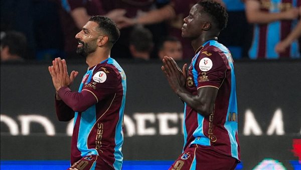 بمشاركة محمد صلاح.. طرابزون يتقدم على بشكتاش بهدف نظيف في الشوط الأول 1 بمشاركة محمد صلاح.. طرابزون يتقدم على بشكتاش بهدف نظيف في الشوط الأول