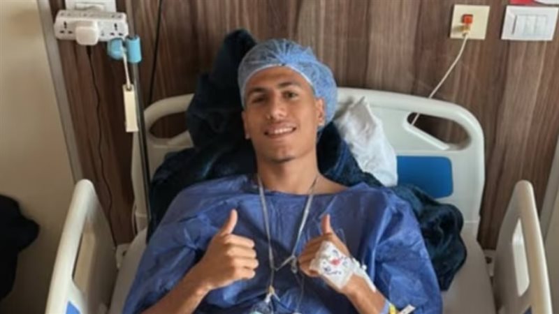 جراحة ناجحة لمهاجم شباب الأهلي بعد إصابته بقطع في الرباط الصليبي 1 جراحة ناجحة لمهاجم شباب الأهلي بعد إصابته بقطع في الرباط الصليبي