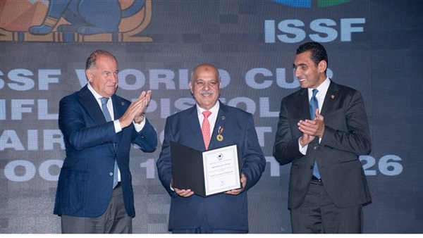 حازم حسني يتلقى أرفع وسام تكريمي من رئيس الاتحاد الدولي للرماية خلال افتتاح كأس العالم 2026