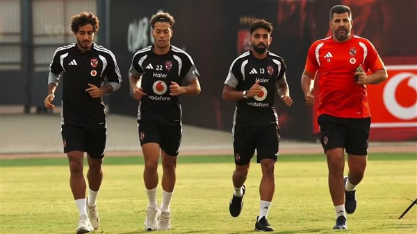 لاعبو الأهلي الدوليون ينتظمون في التدريبات 1 لاعبو الأهلي الدوليون ينتظمون في التدريبات