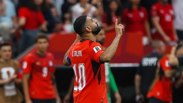 وزير الرياضة يتواصل مع محمد صلاح وينهي أزمته مع جهاز منتخب مصر.. خاص